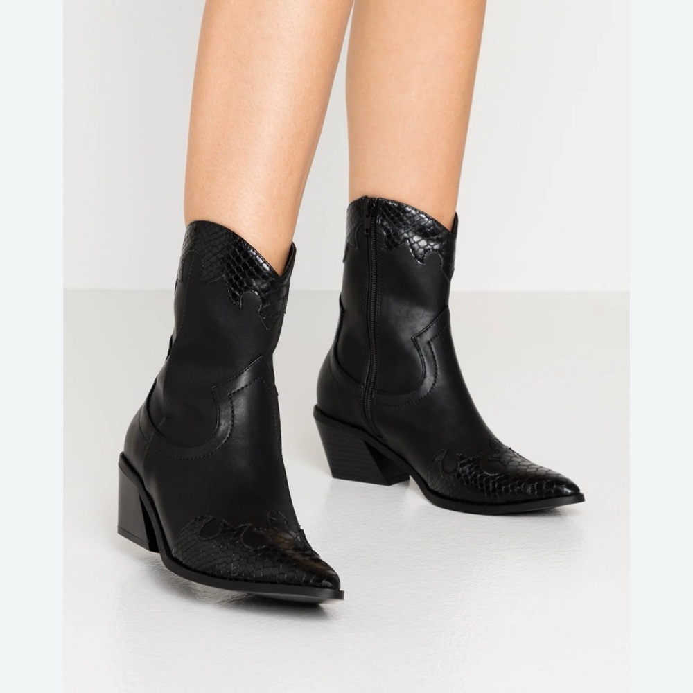 Chic Black Ankle Booties